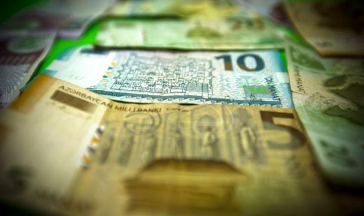 Kredit qoyuluşlarında 827 milyon manat azalma