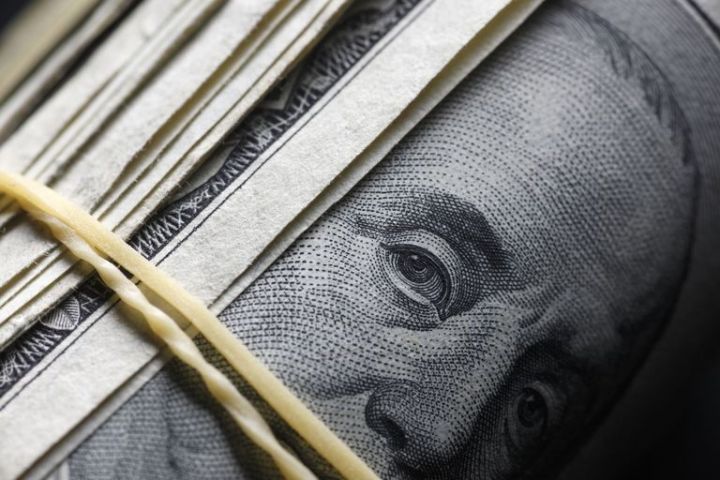 Fed-də 2 nömrəli şəxsin sözləri Dolları daha da ucuzlaşdırdı