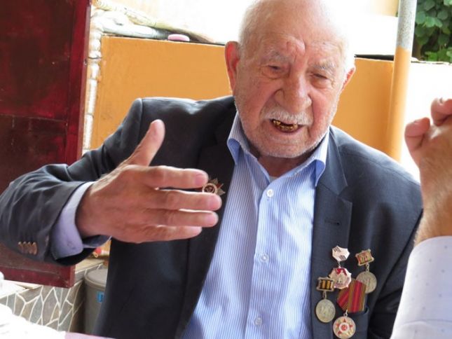 99 yaşlı AccessBank-lı