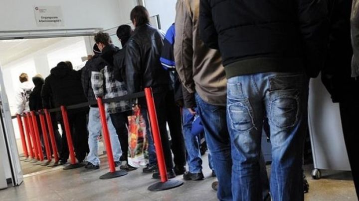 Qanun qəbul edildi - işsizlərə pul ödəniləcək