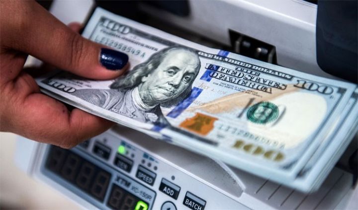 Dollar rəsmi məzənnədən də ucuz satılır