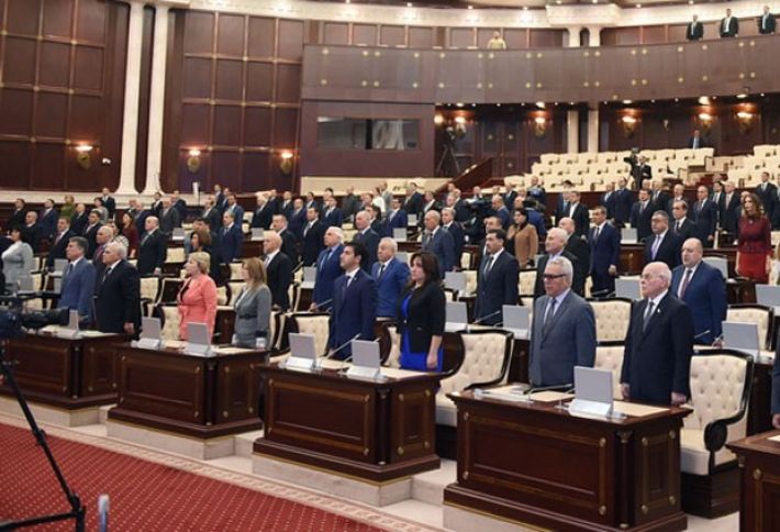 “Deputatların maaşı artırılmalıdır”