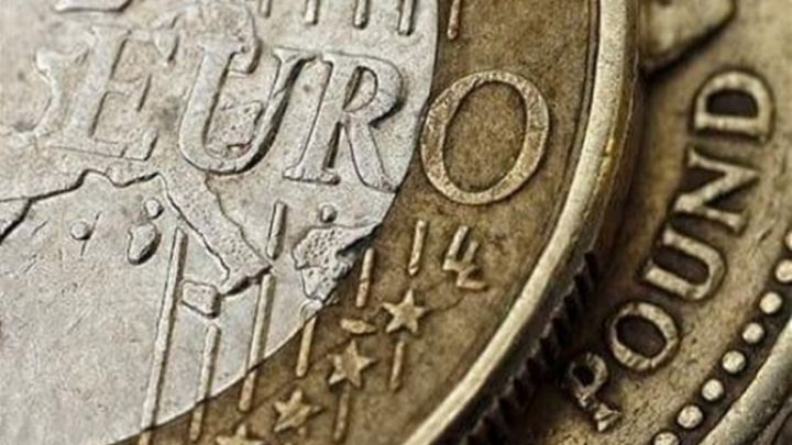 Avro, Evald Novotın açıqlaması ilə ucuzlaşdı