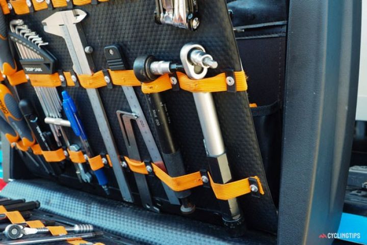 Avtomobillər üçün hər cür açarlar və alətlər bu mağazada