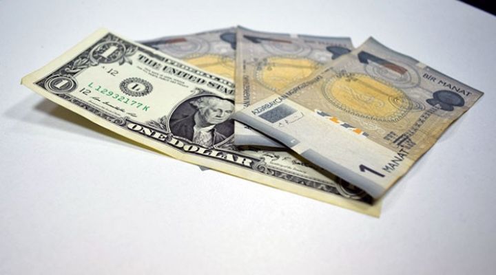Hərracda ucuzlaşsa da, banklarda düşmür