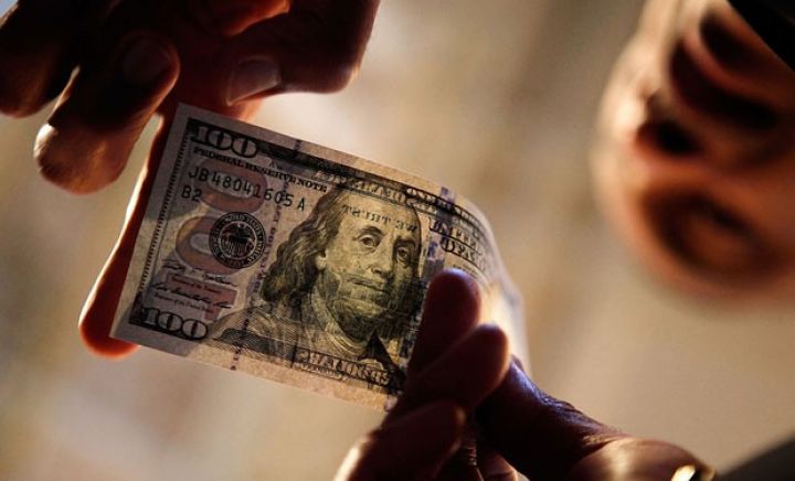 Dolların bazar ertəsinə olan rəsmi məzənnəsi açıqlandı