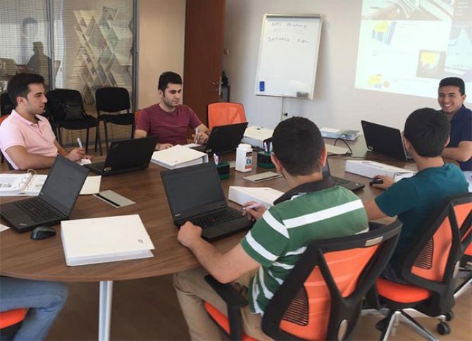 Konsaltinq şirkətinə işçilər tələb olunur