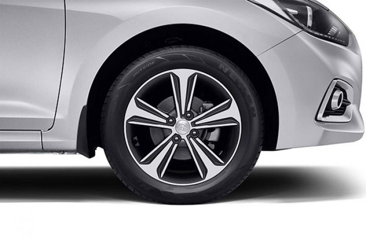 Qiyməti çox münasibdir - AZƏRBAYCANDA BU AVTOMOBİL YAXŞI SATILIR