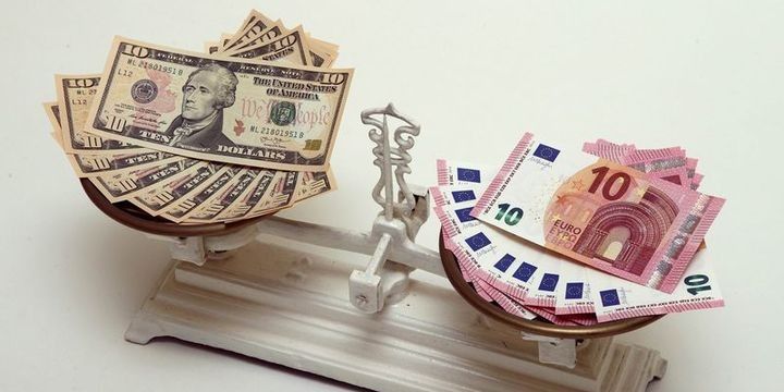 Zəif dollar mərkəzi bankların "işini" yüngülləşdirir
