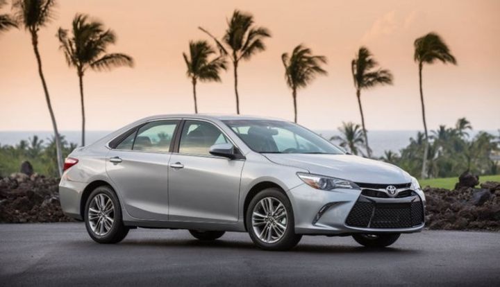 Toyota Camry Avropaya qayıdır