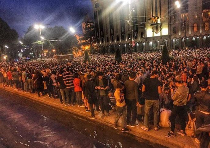 Tbilisidə kütləvi aksiya - Baş nazir istefa verməyəcəyini açıqlayıb