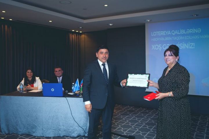 Beynəlxalq Bank 100 müştərisinə  hədiyyə təqdim etdi