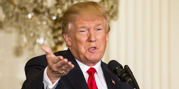 Tramp dəmir və alüminiuma əlavə vergi qərarını imzaladı