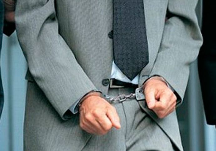 Vəzifəli şəxs rüşvətə görə həbs edildi