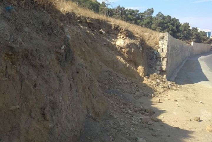 Torpaq sürüşməsi baş verib, 8 ailəyə evlərini tərk etməklə bağlı xəbərdarlıq olundu