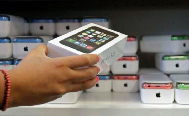 Gömrük: Poçt idarələri qeyri-qanuni mobil telefon idxalına şərait yaradır