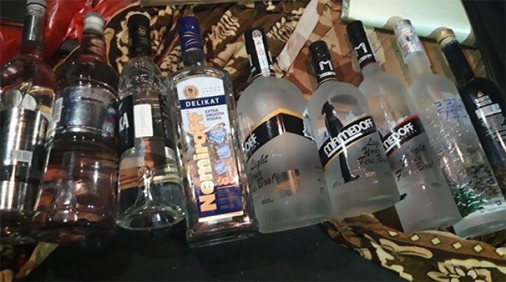 Tanınmış brendlərin spirtli içkilərinin saxtasını istehsal edən sex aşkarlandı