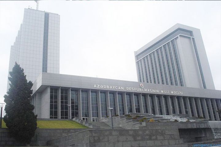 Azı 40 min nəfər birləşib Milli Məclisə qanun təqdim edə biləcək 