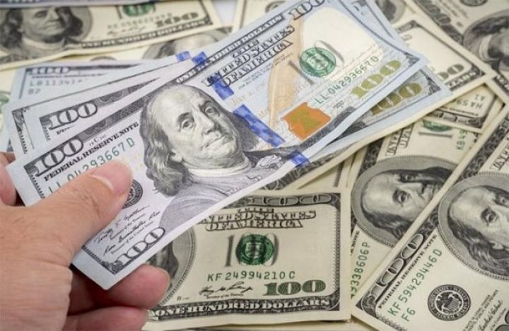 Dolların bazar ertəsinə olan rəsmi məzənnəsi açıqlandı