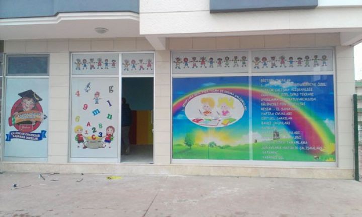 Qapı və pəncərəyə vurulan reklam üçün də icazə alınacaq