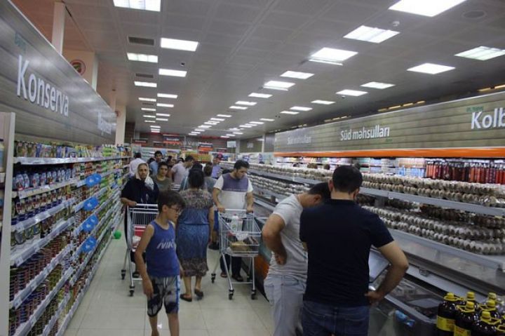 37 milyard manatı "yedik-içdik"