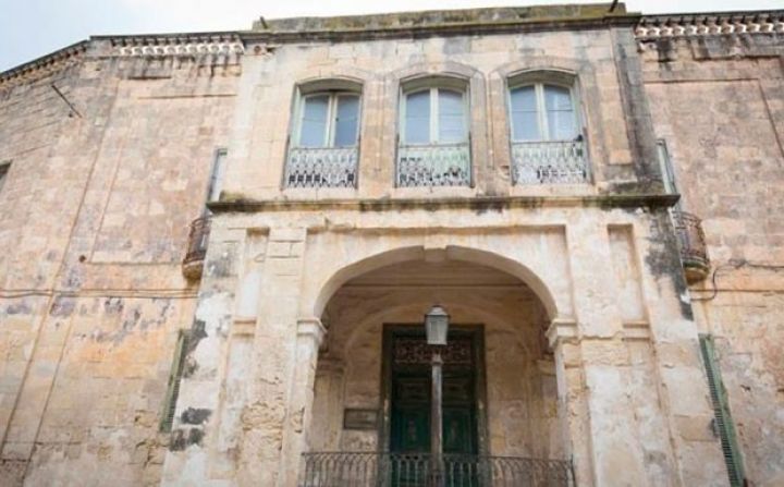 Kraliçanın villası satışa çıxarılıb