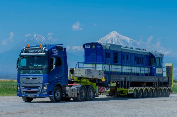 Muxtar respublikaya yeni teplovoz gətirilib