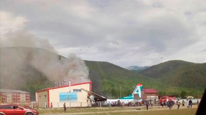 Rusiyada sərnişin təyyarəsi qəza enişi edib, ölənlər və yaralananlar var 