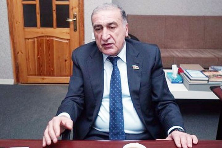 "Şirkətimi qardaşıma dövr etmişəm, ona hər gün məsləhətlər verirəm"