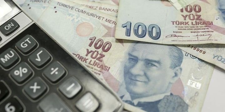 Türkiyədə Dollar 6 lirədən aşağı düşüb
