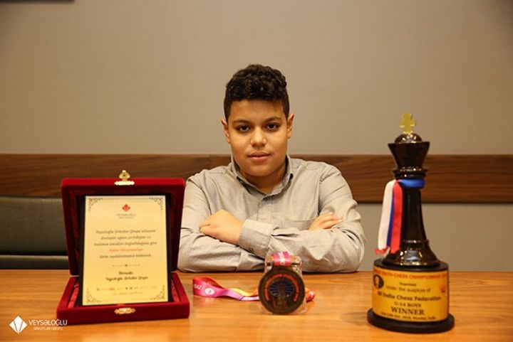 Şirkətlər Qrupunda dünya çempionu ilə görüş