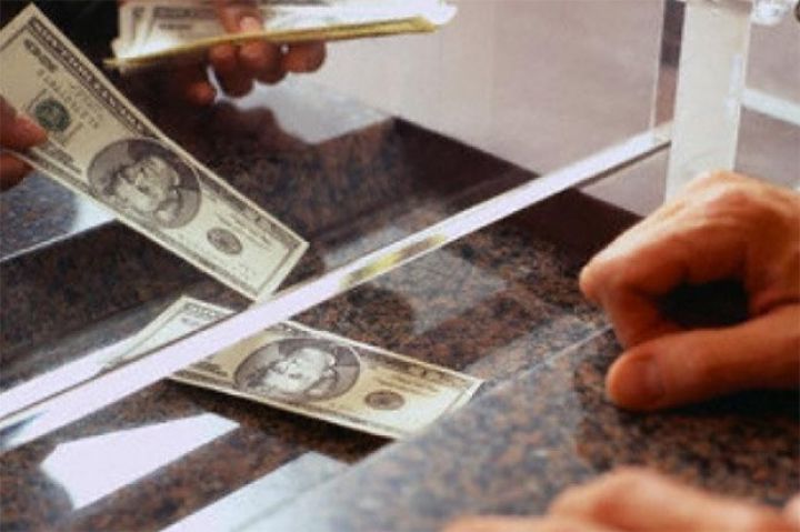 Banklarda Dollar və Avronun qiymətləri