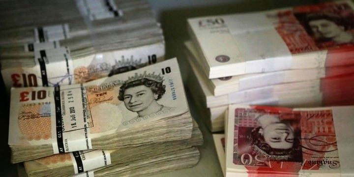 Funt-sterlinq dollar qarşısında 2,5 ilin ən aşağı səviyyəsinə düşüb