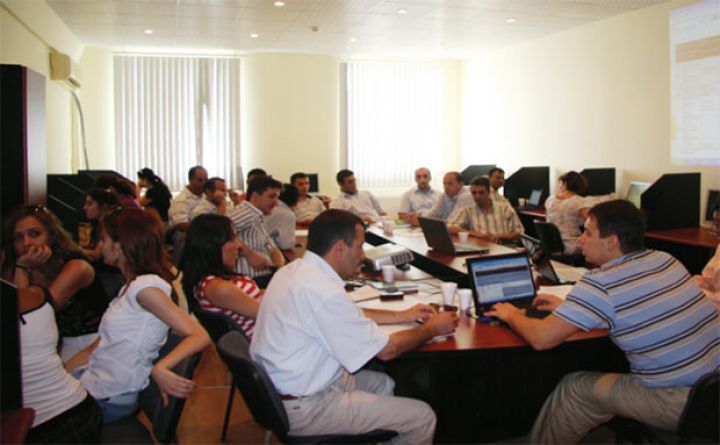 Əmək müqavilələrinin sayında azalma baş verməyib