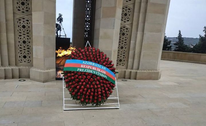 Prezident İlham Əliyev Şəhidlər xiyabanını ziyarət edib