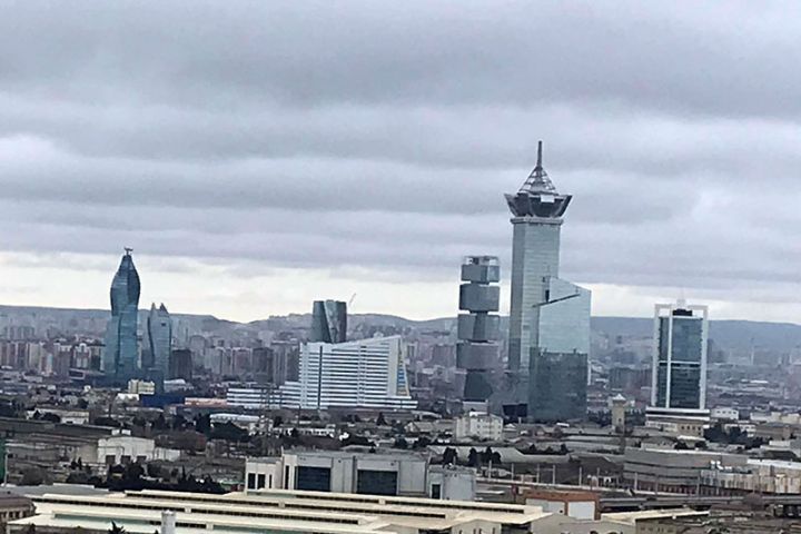 Bakıda havadan xoşagəlməz qoxunun gəlməsinin səbəbi araşdırılır