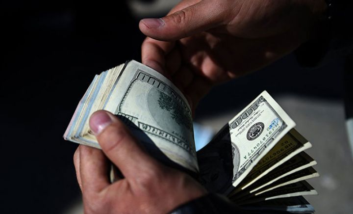 Azərbaycanda "qara bazar" Dolları bahalaşdırır