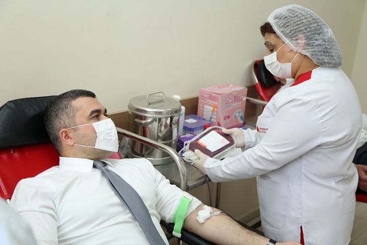 Bank Respublikanın kollektivi qan verdi