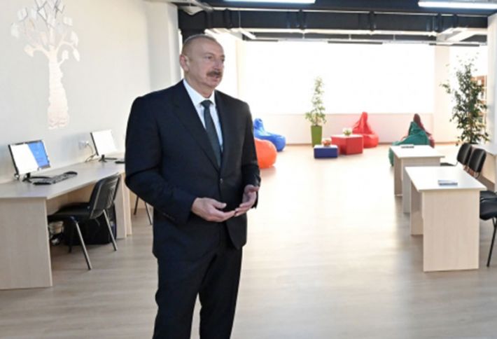 Prezident siqaret istehsalından danışdı