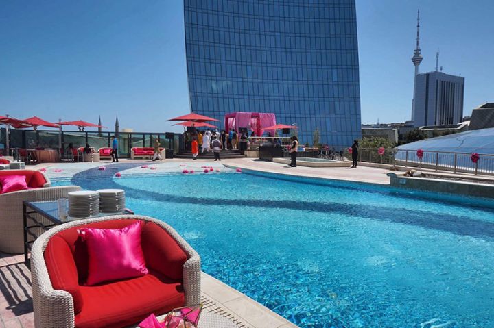 "Oteldə qalarkən xoş olmayan vəziyyətlə üzləşən qonaqlarımızdan üzr istəyirik"