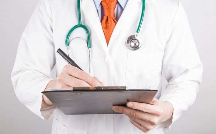 Azərbaycanda daha 2 həkim nöqsanlara görə işdən çıxarılıb