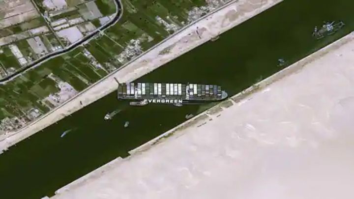 Süveyş kanalındakı qəza neft qiymətlərinə niyə çox təsir etmədi?