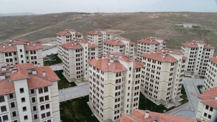 Azərbaycanlılar 1 ayda bu ölkədə 131 mənzil alıb