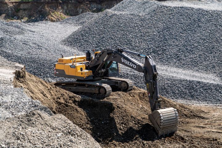 Daha 6 faydalı qazıntı yatağı hərraca çıxarılır