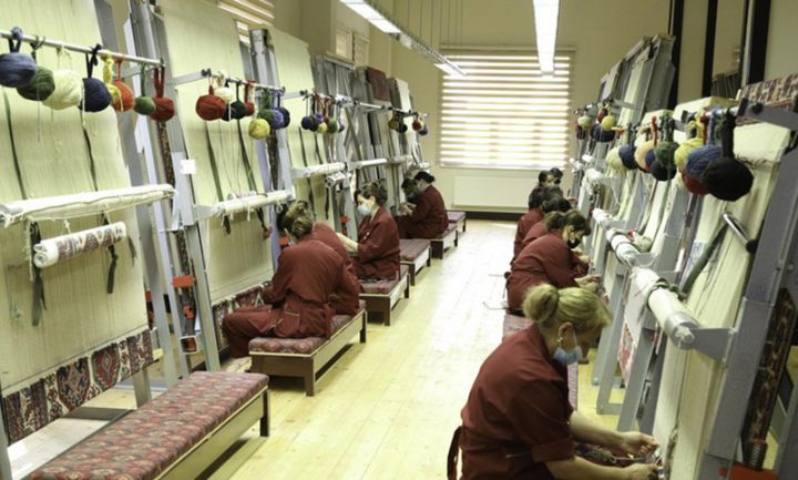 Maliyyə Nazirliyi "Azərxalça"da aşkar etdiyi qanun pozuntularını açıqlayıb