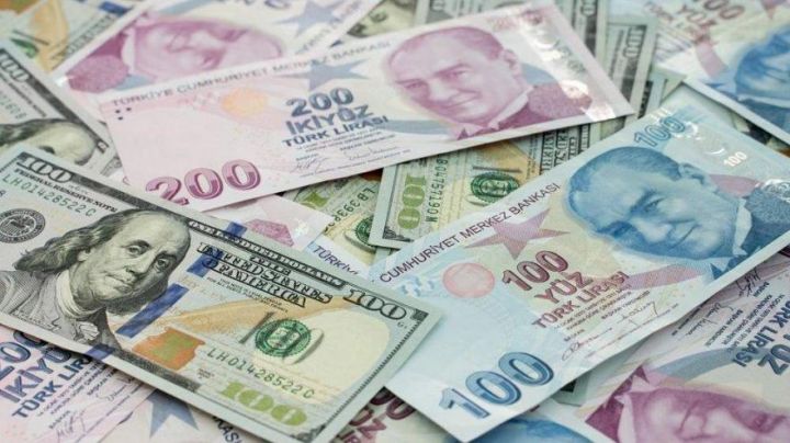 Dollar/TL məzənnəsi faiz endirimindən sonra rekord yenilədi