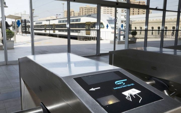 Bakı-Sumqayıt qatarında bank kartları ilə ödənişin tətbiqinə başlanılır