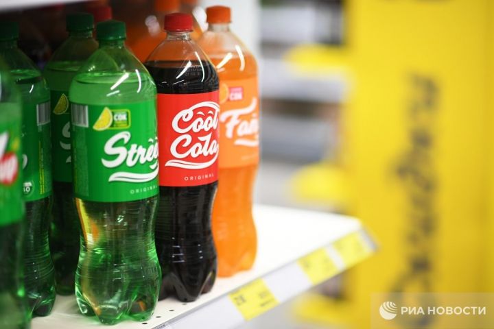 Rusiyada "Coca Cola" və "Pepsi" dizaynlarına oxşar qazlı içkilərin istehsalına başlanılıb