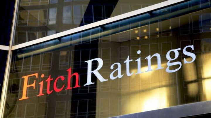 Fitch neftin qiymətinin daha da düşəcəyini gözləyir