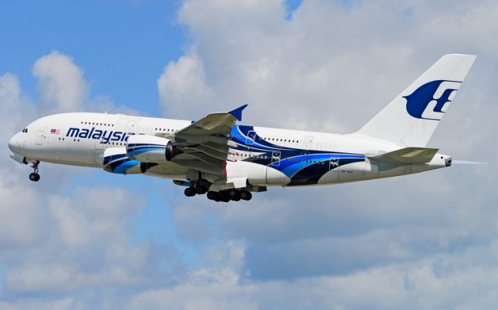 London-Kuala-Lumpur reysini həyata keçirən təyyarə Bakıda təcili eniş edib